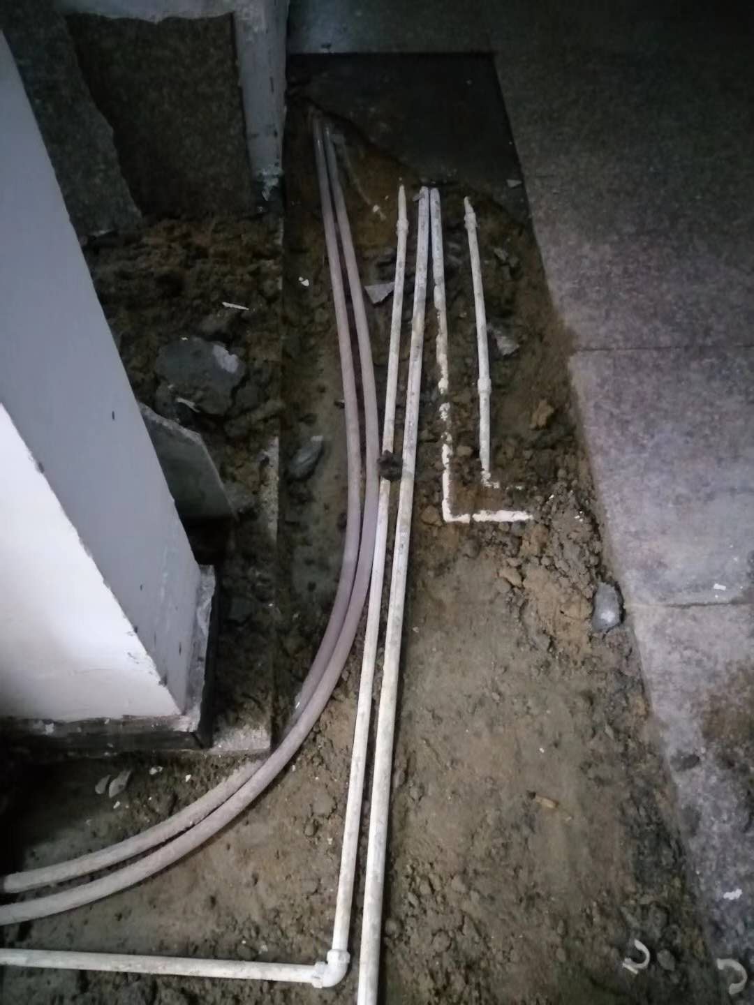 船营漏水，切勿盲目乱刨乱砸