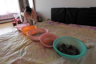 船营楼上漏水，住户失联，小区没物管，业主维权难！律师来支招……